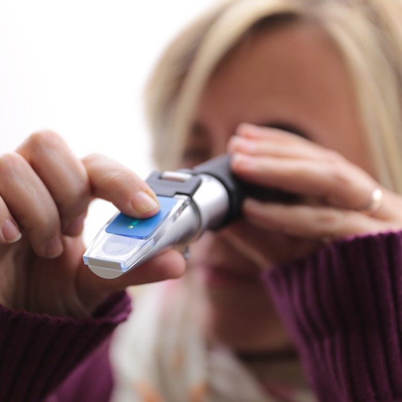 OPTIKA Réfractomètre à main HR-110N... OPTIKA Réfractomètre à main HR-110N...