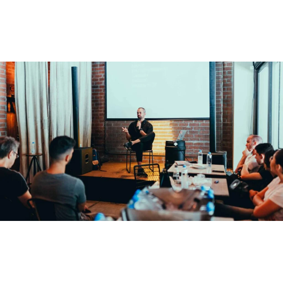 SkyWatcher Dobson 8" 203/1200 extensible GOTO WIFI SkyWatcher Telescope Pack avec cours d'introduction personnalisé